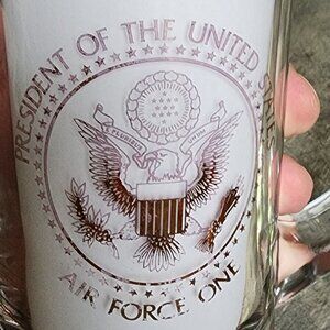AIR FORCE ONE PRESIDENT OF THE USA EMBOSSED GLASS BEER MUG STEIN 6” (2 SET) RARE